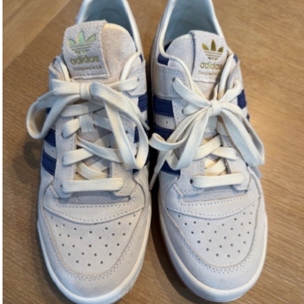 Adidas  Mens Size 7 off white with navy stripes  Suede Sneaker Shoes